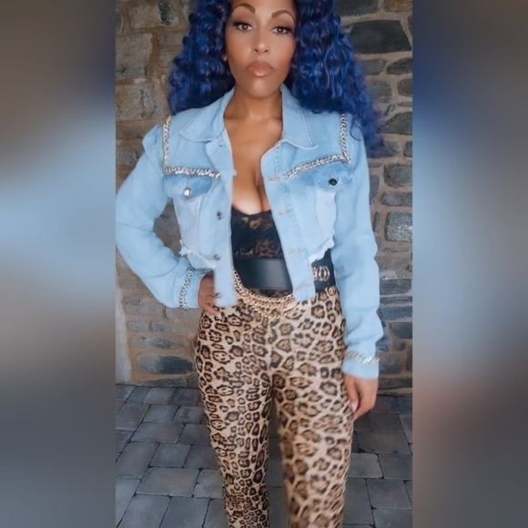 Survivor's Gold: Chain Hem Crop Denim Jacket - Picture 11 of 17